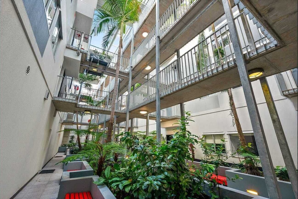 MIRO APARTMENTS 9/71