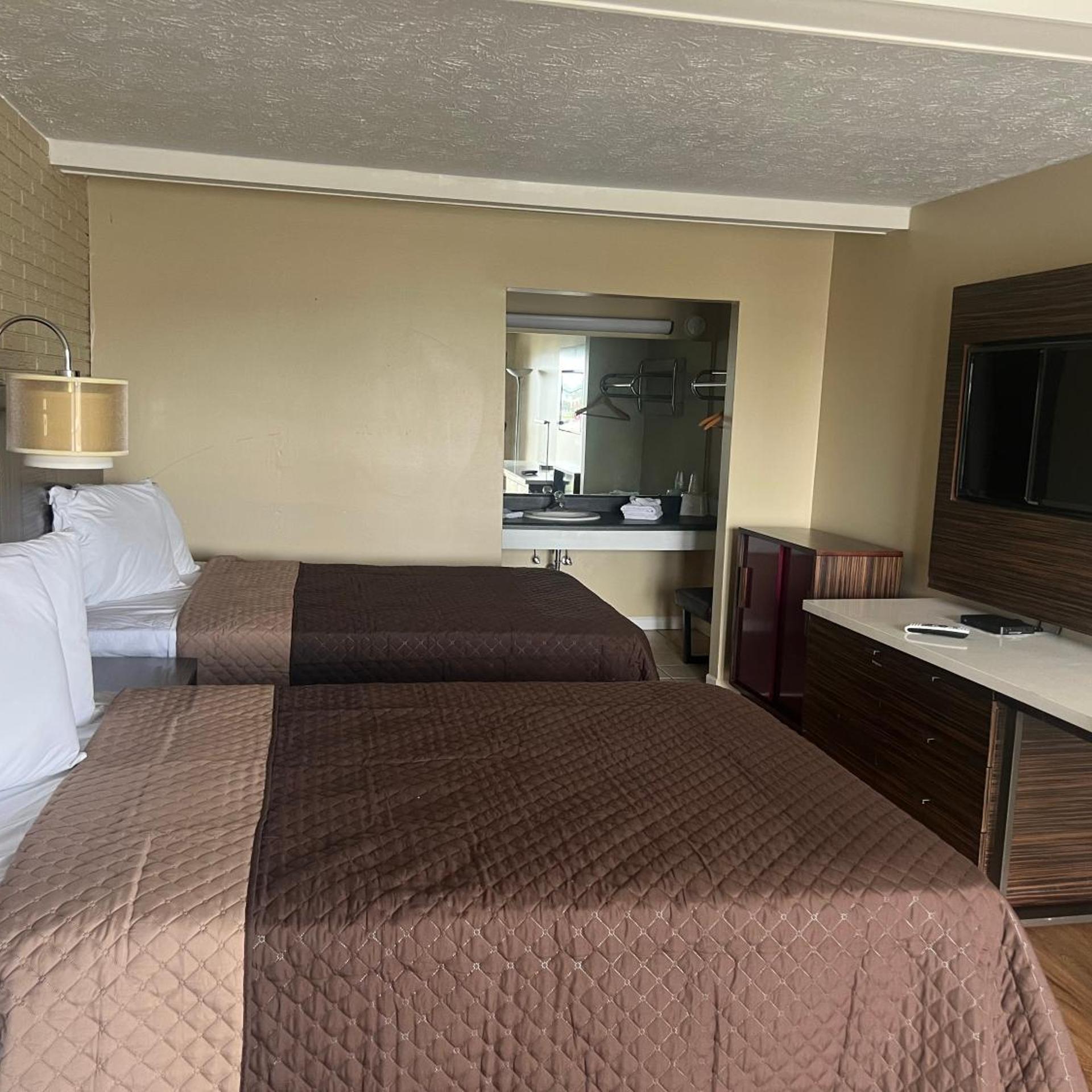 Towne Inn 24/50