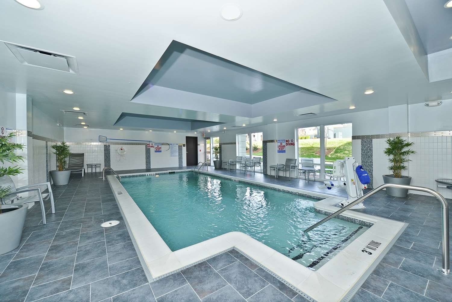 swimming pool spa