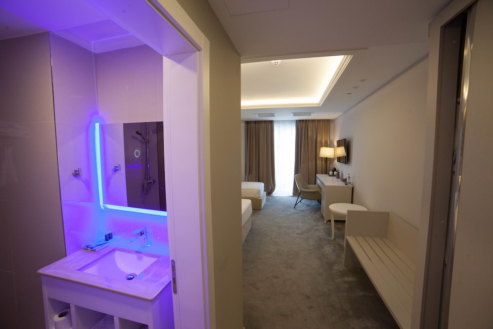 Grand Blue Fafa Resort 49/50