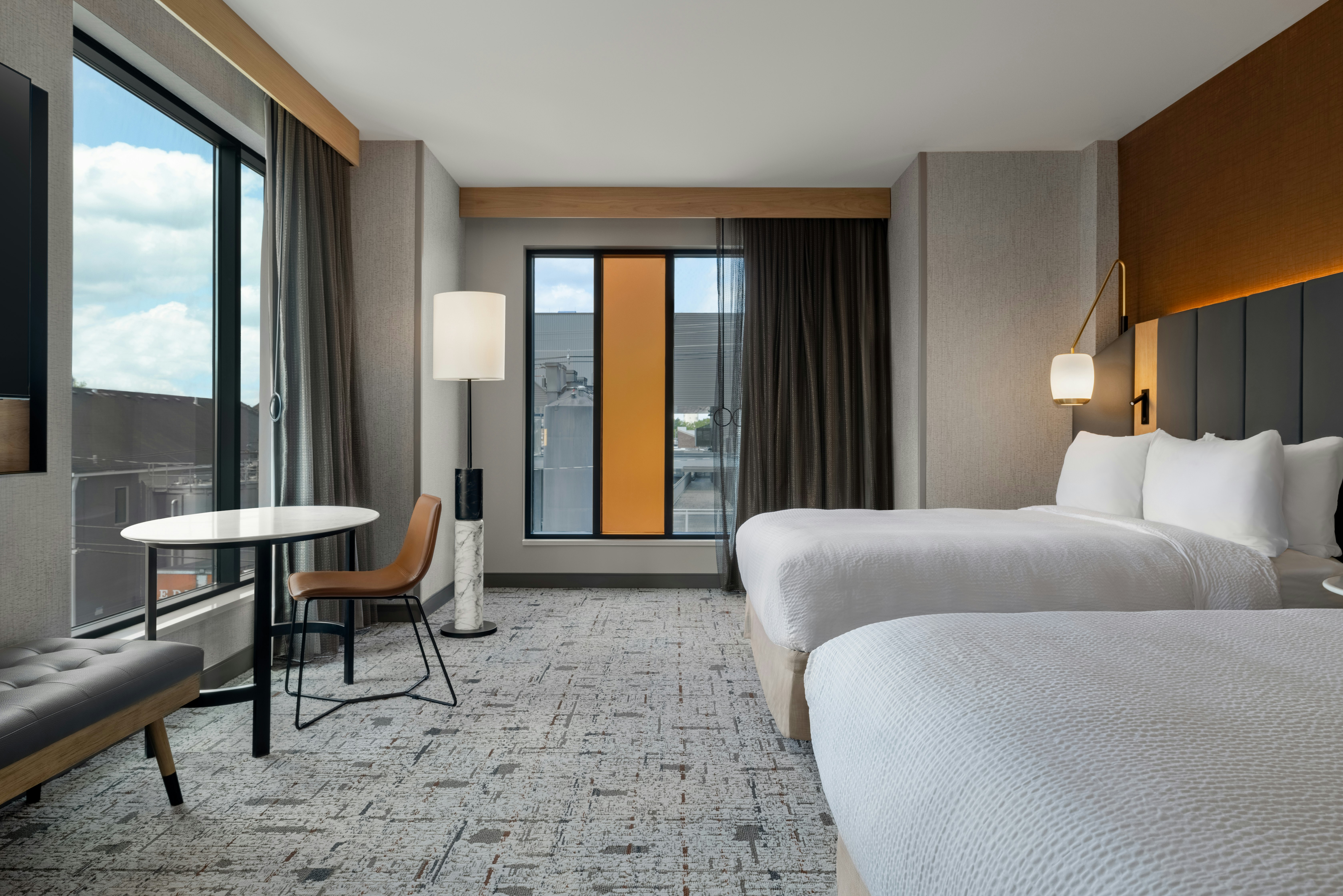 غرفة بسريرين كوين، Tempo by Hilton Louisville Downtown NuLu 2/4