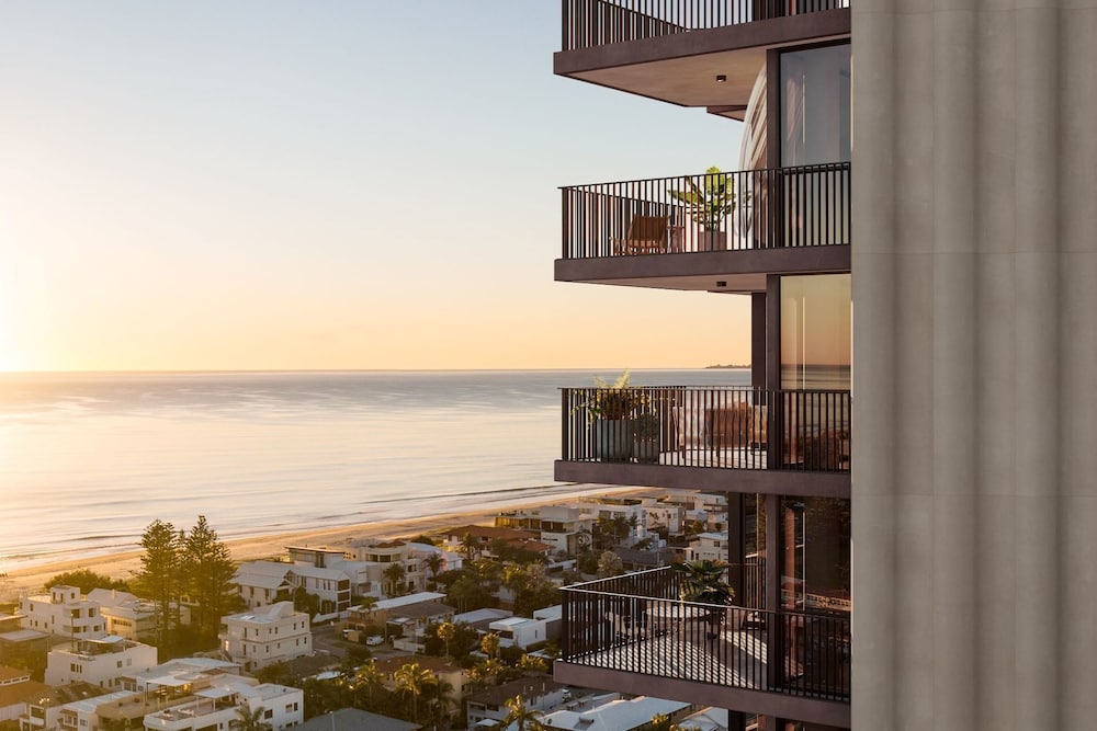 Yves Mermaid Beach Apartments by CLLIX 40/50