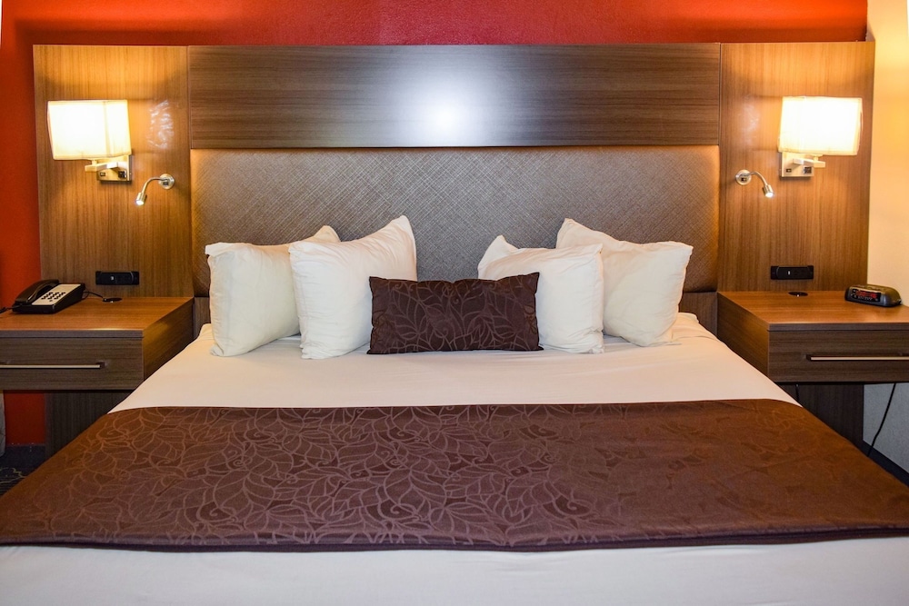 Best Western West Hills Inn Chadron 12/33