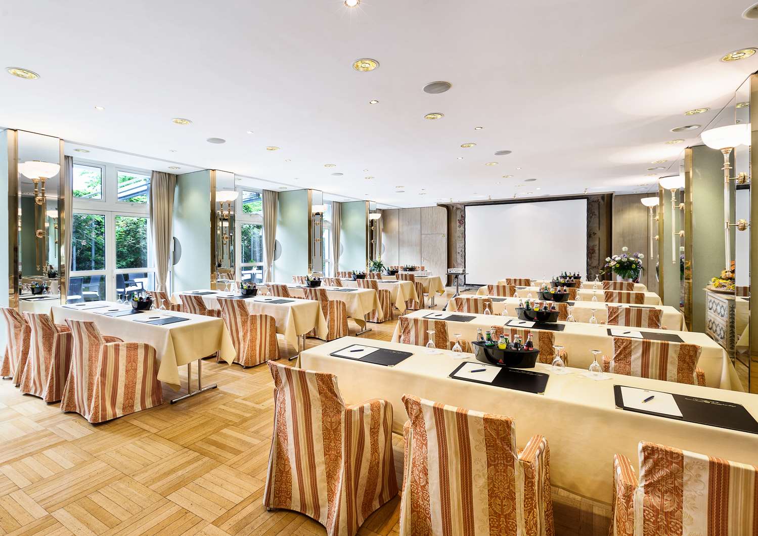 Best Western Premier Grand Hotel Russischer Hof 51/67