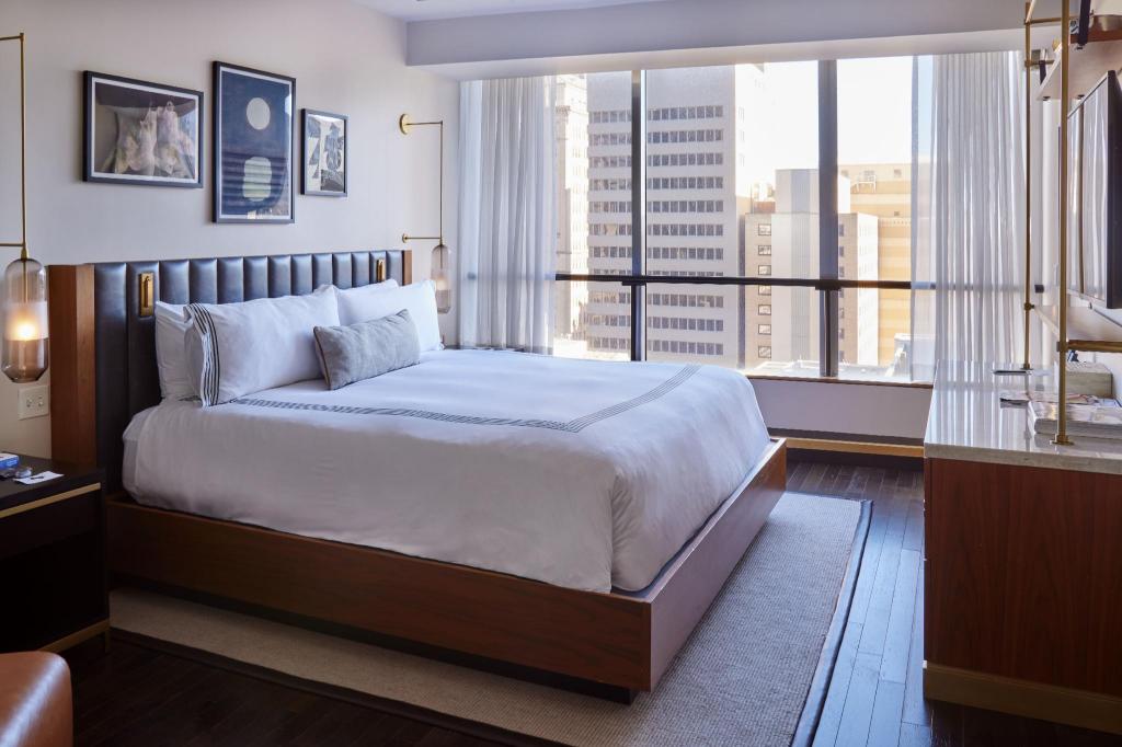 Thompson, Suite, King Bed