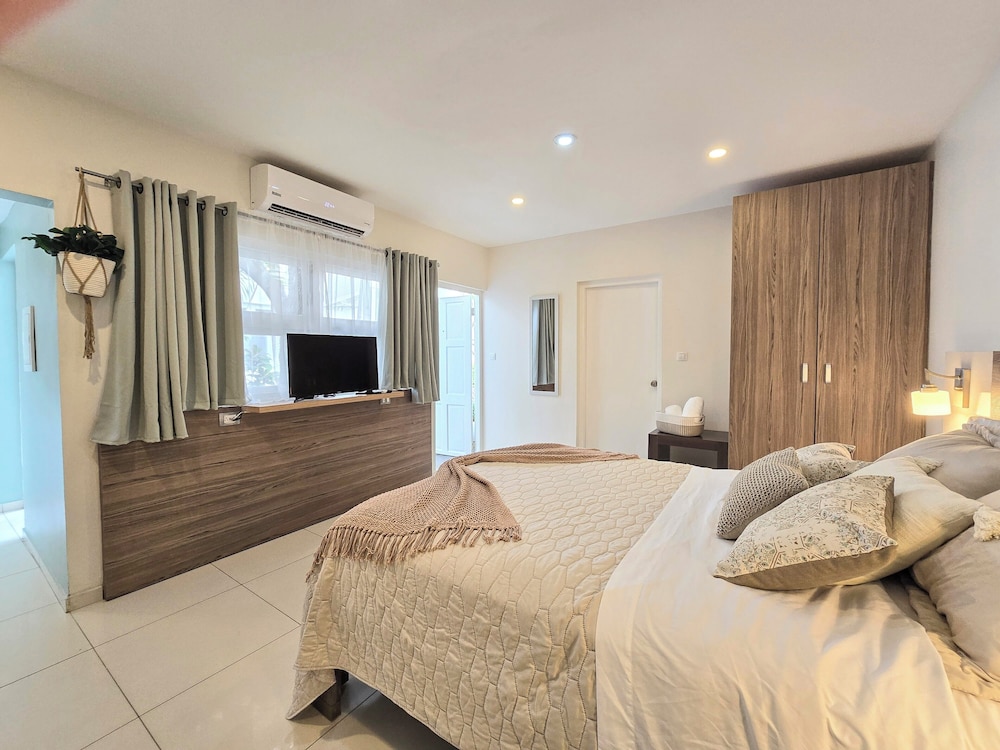 Comfort, Studio, Queen Bed