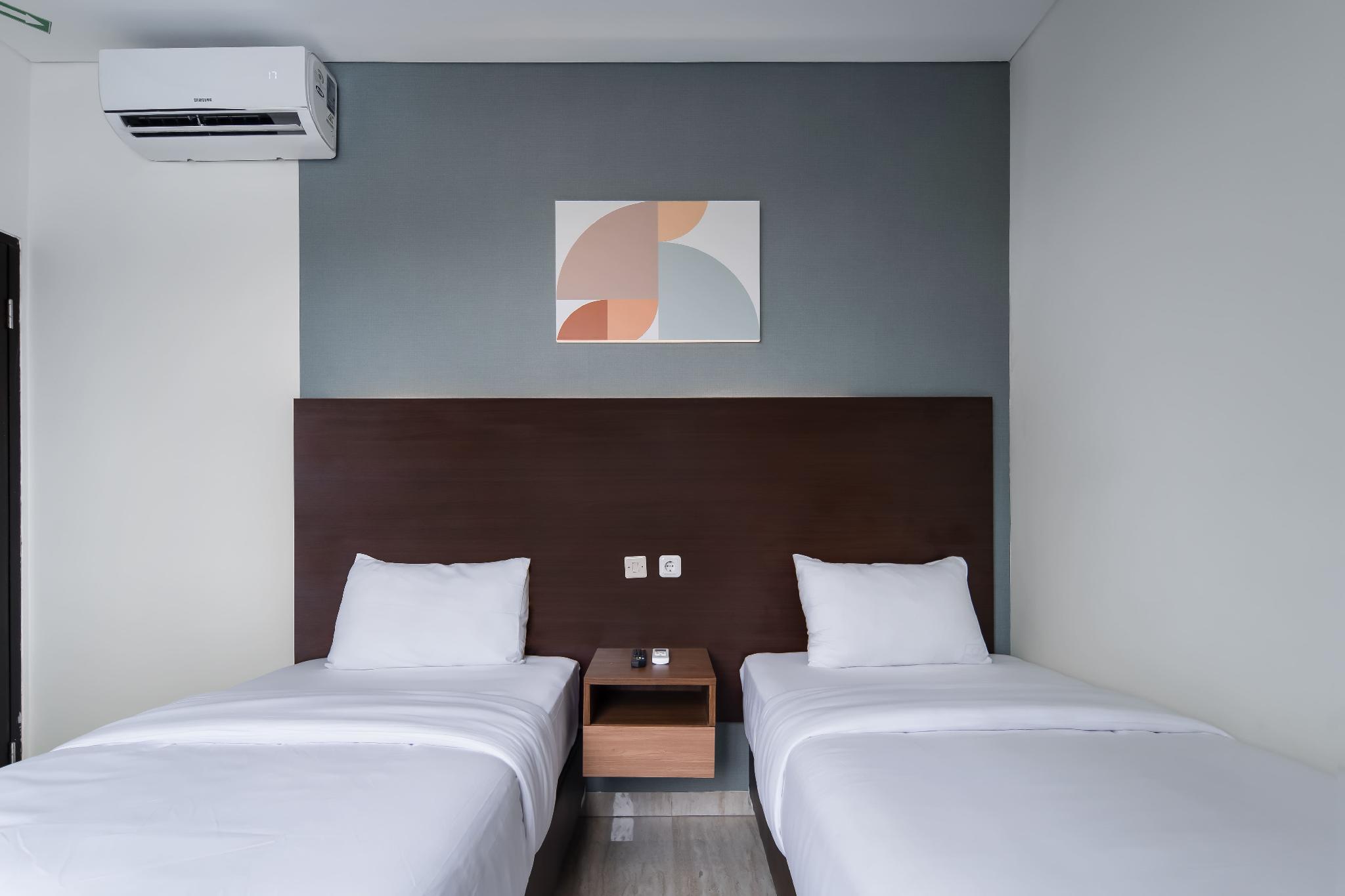 Cove West Inn 23/33