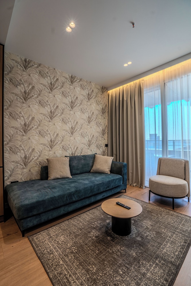 Majestic Hotel 26/50