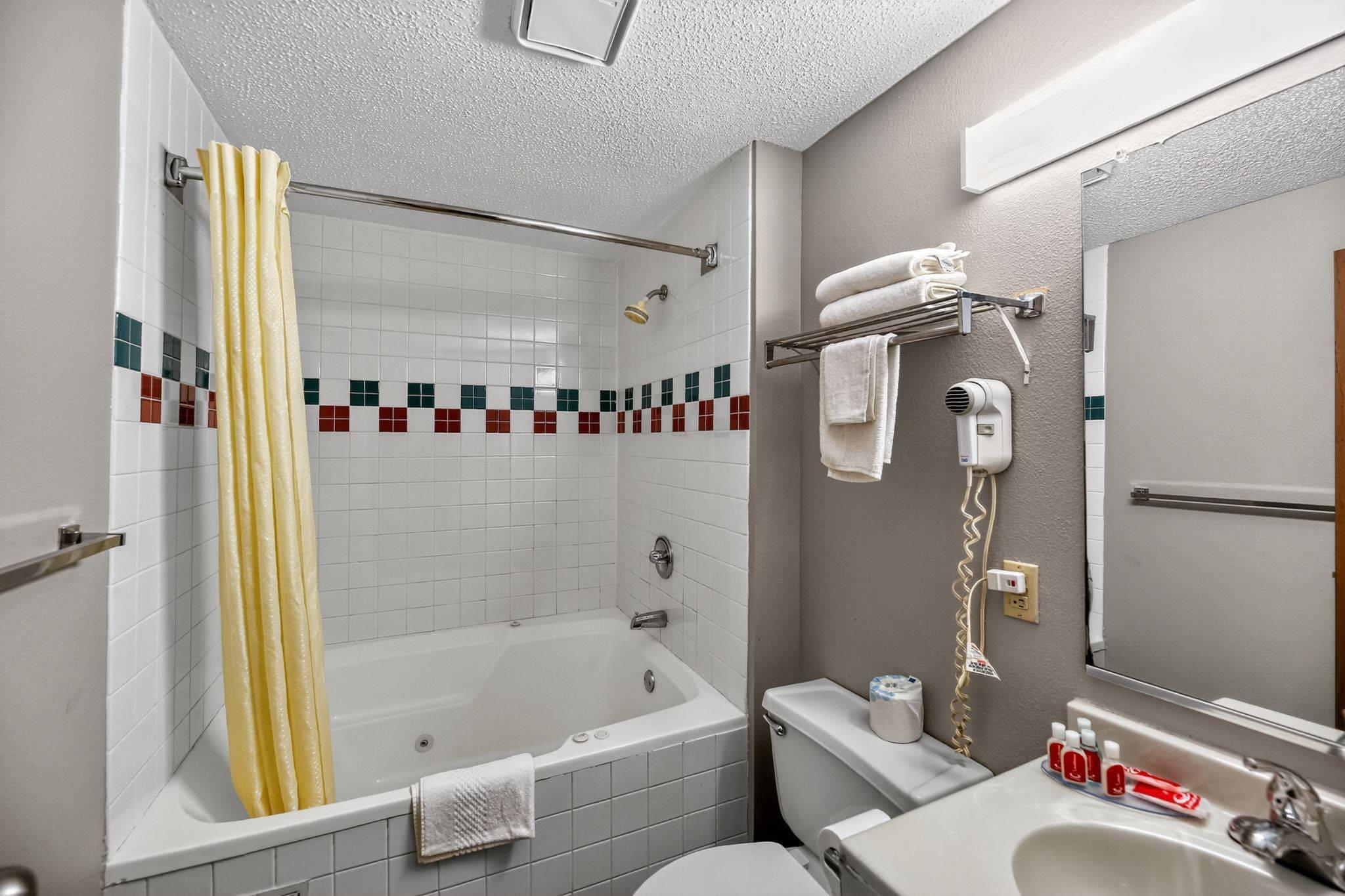 Econo Lodge Princeton 43/43