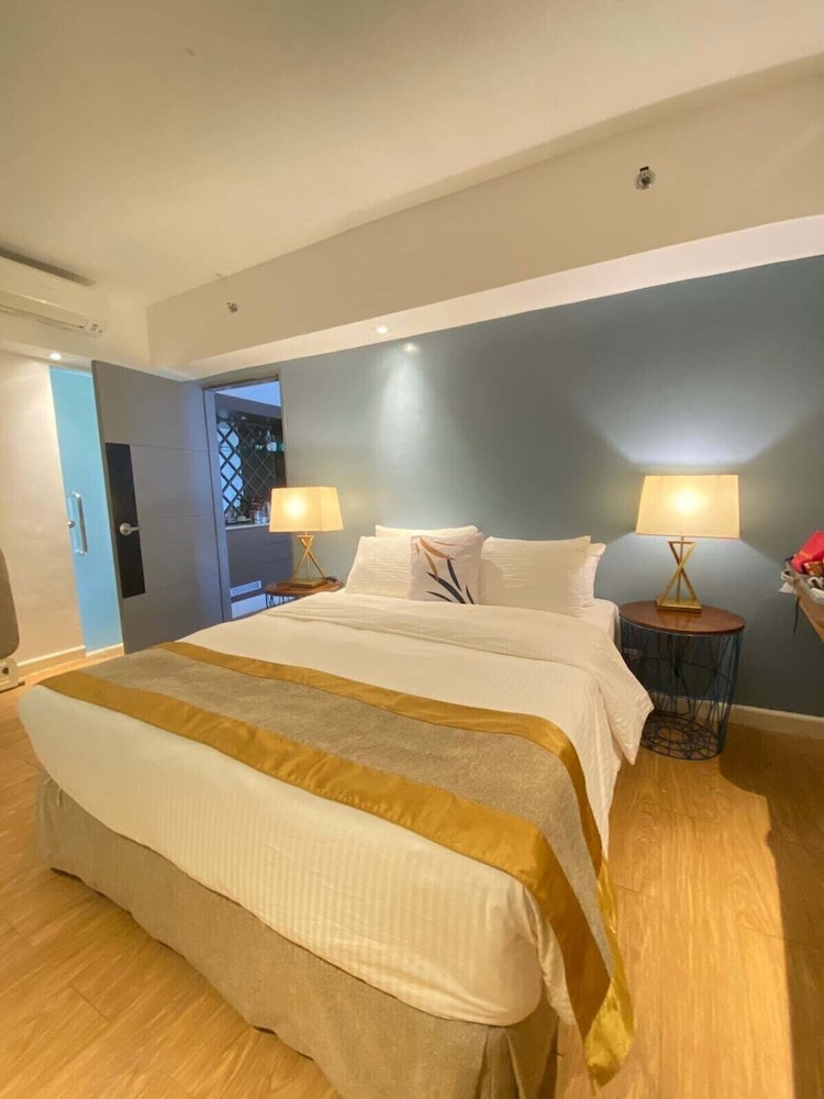 Corner Suite