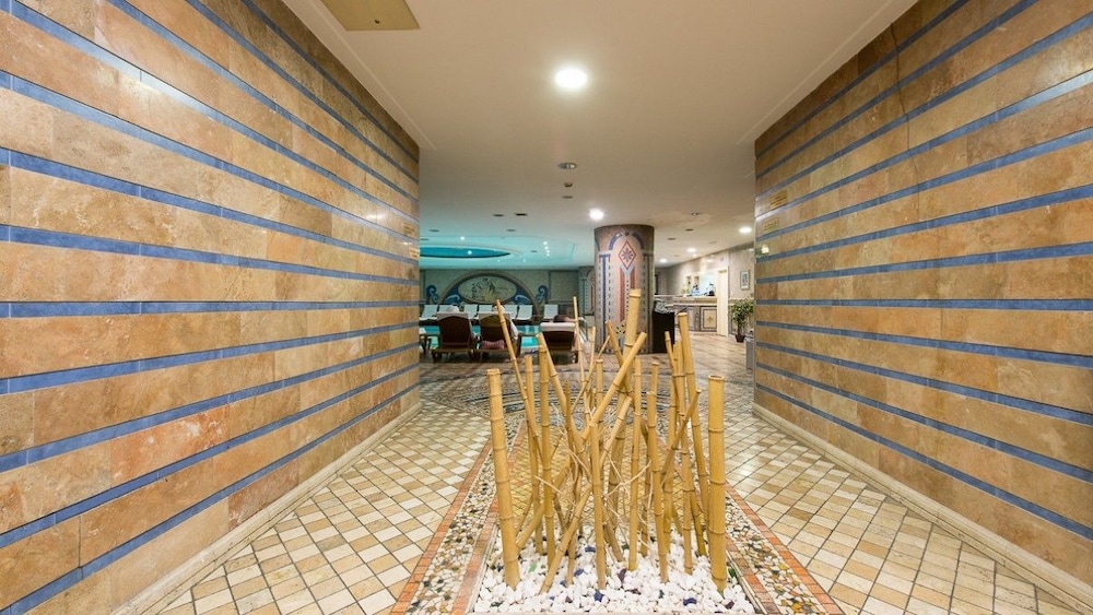 Akar International Hotel 47/50