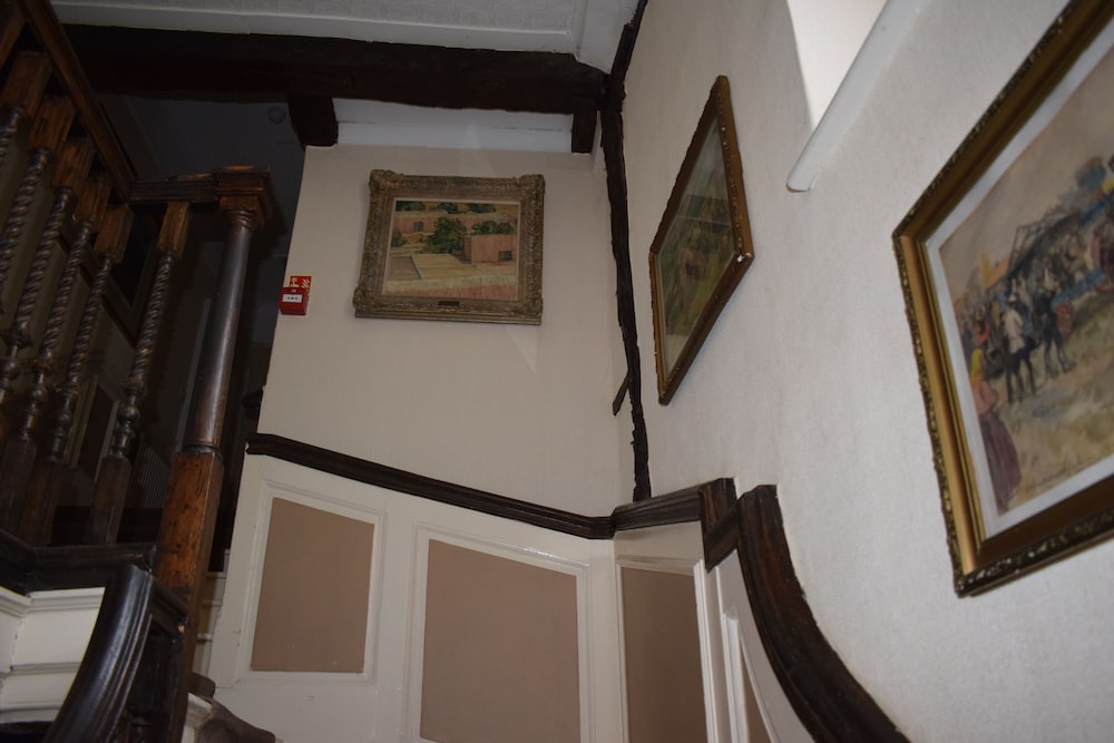 Harmondsworth Hall Guest House Heathrow 8/27