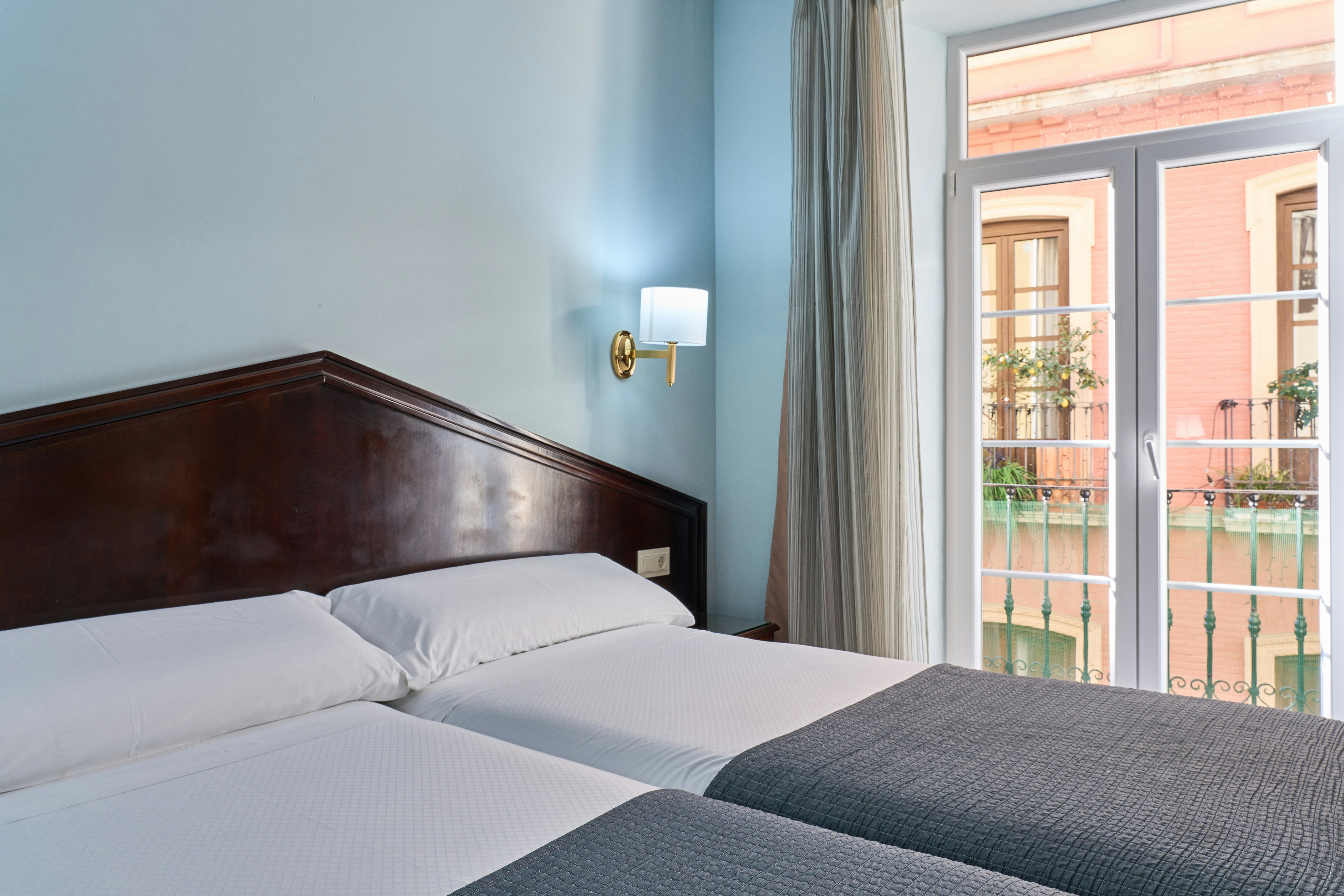 Navas Hotel 20/82