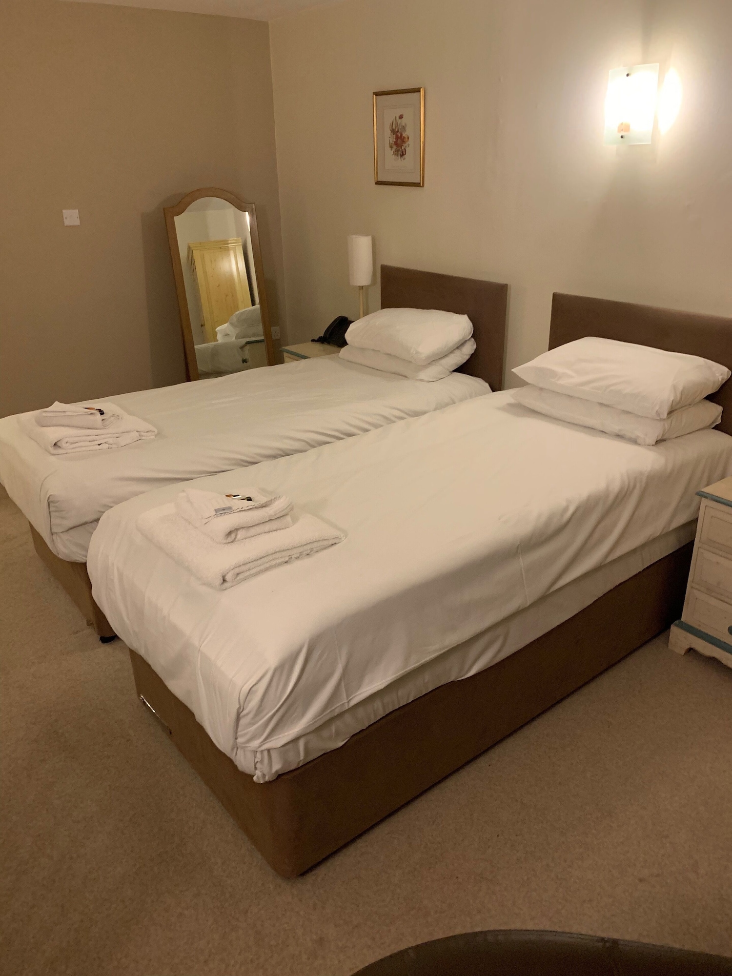 SUPERIOR, TWIN BEDS