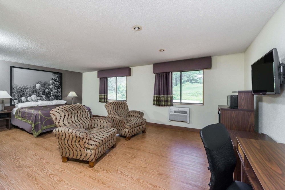 Super 8 by Wyndham Zanesville. 25/40