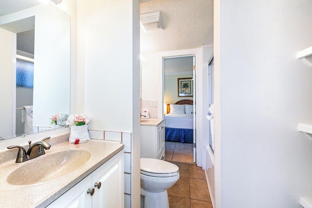 Emerald Seas Deerfield Beach Club 35/39