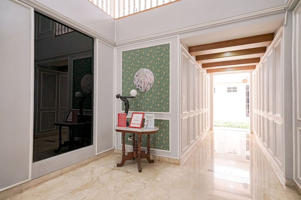 Reddoorz Premium Near Rs Pondok Indah 5/46