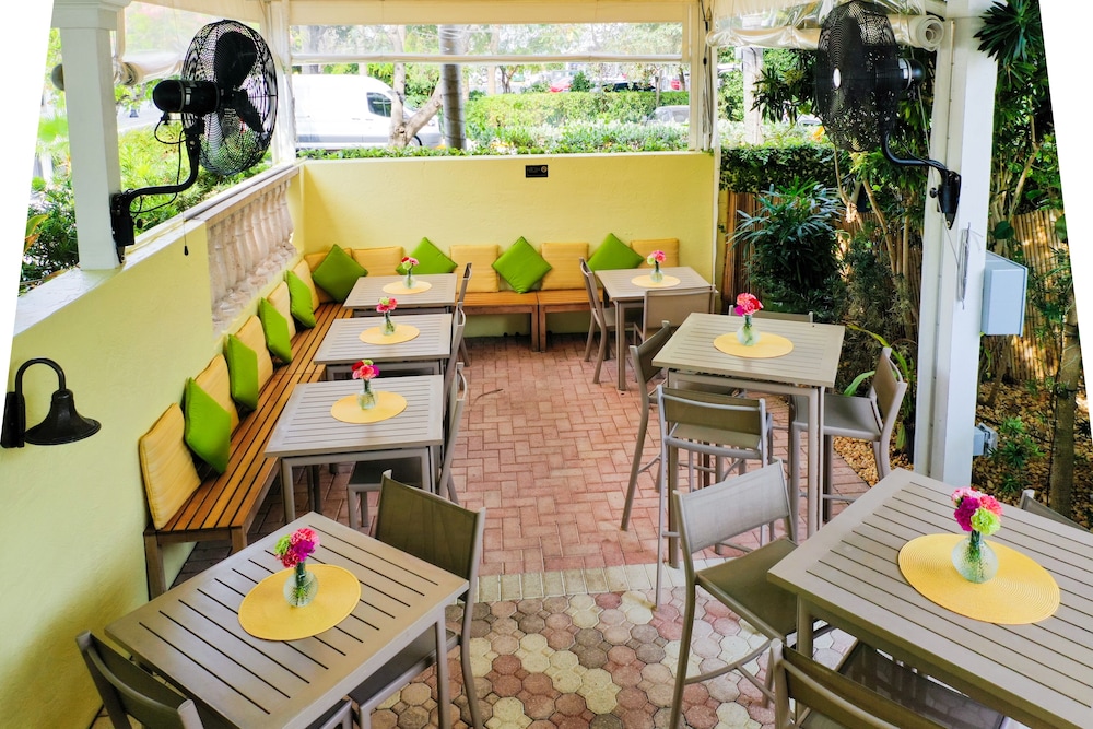 Almond Tree Inn 38/67