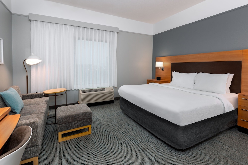 TOWNEPLACE SUITES BUFFALO AIRPORT 6/50