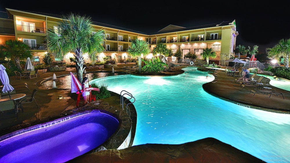 Holiday Inn Express Suites Fredericksburg 5/32