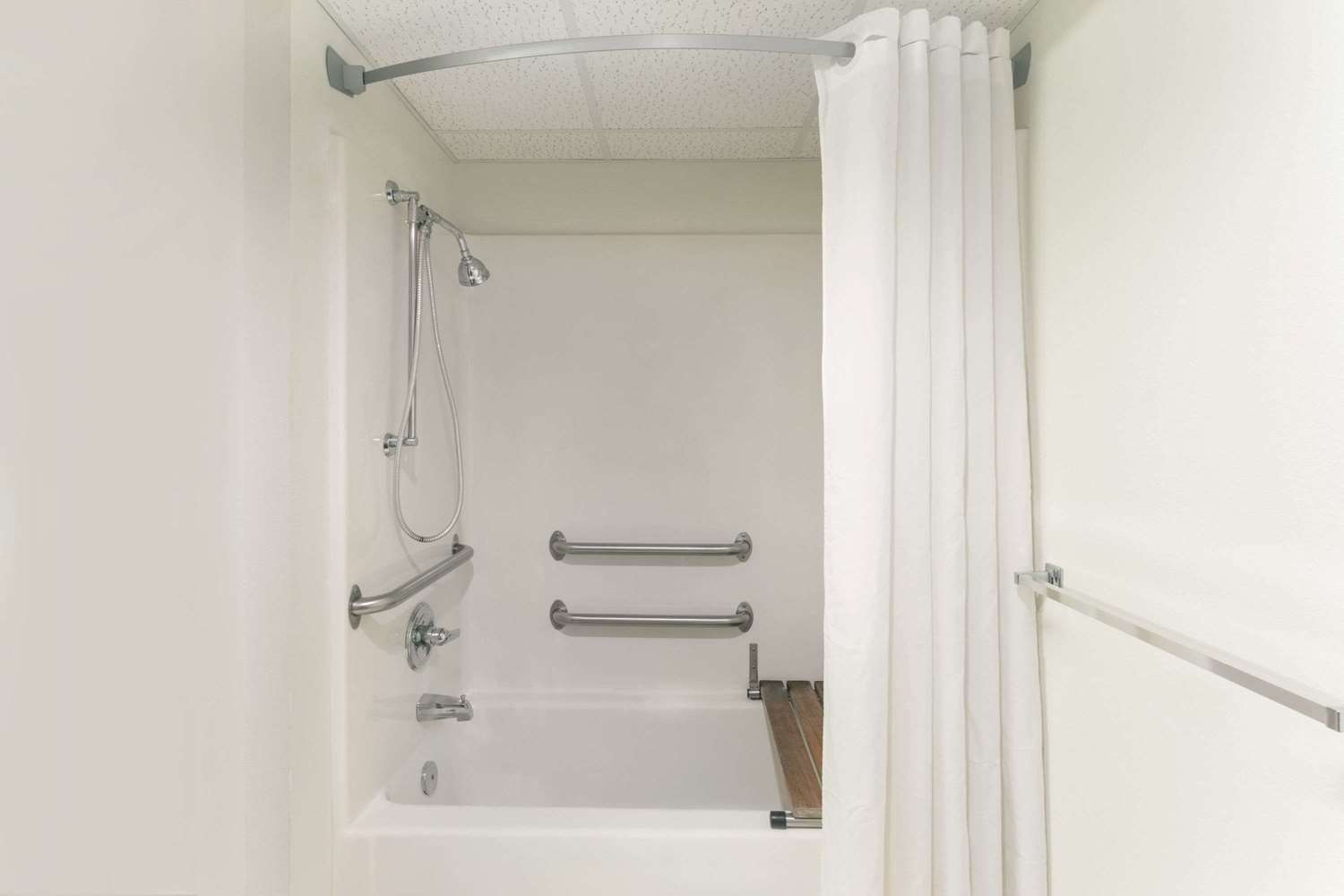 Budget Inn and Suites 15/16