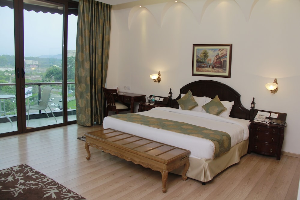WELCOMHOTEL BELLA VISTA, PANCHKULA - CHANDIGARH 12/50
