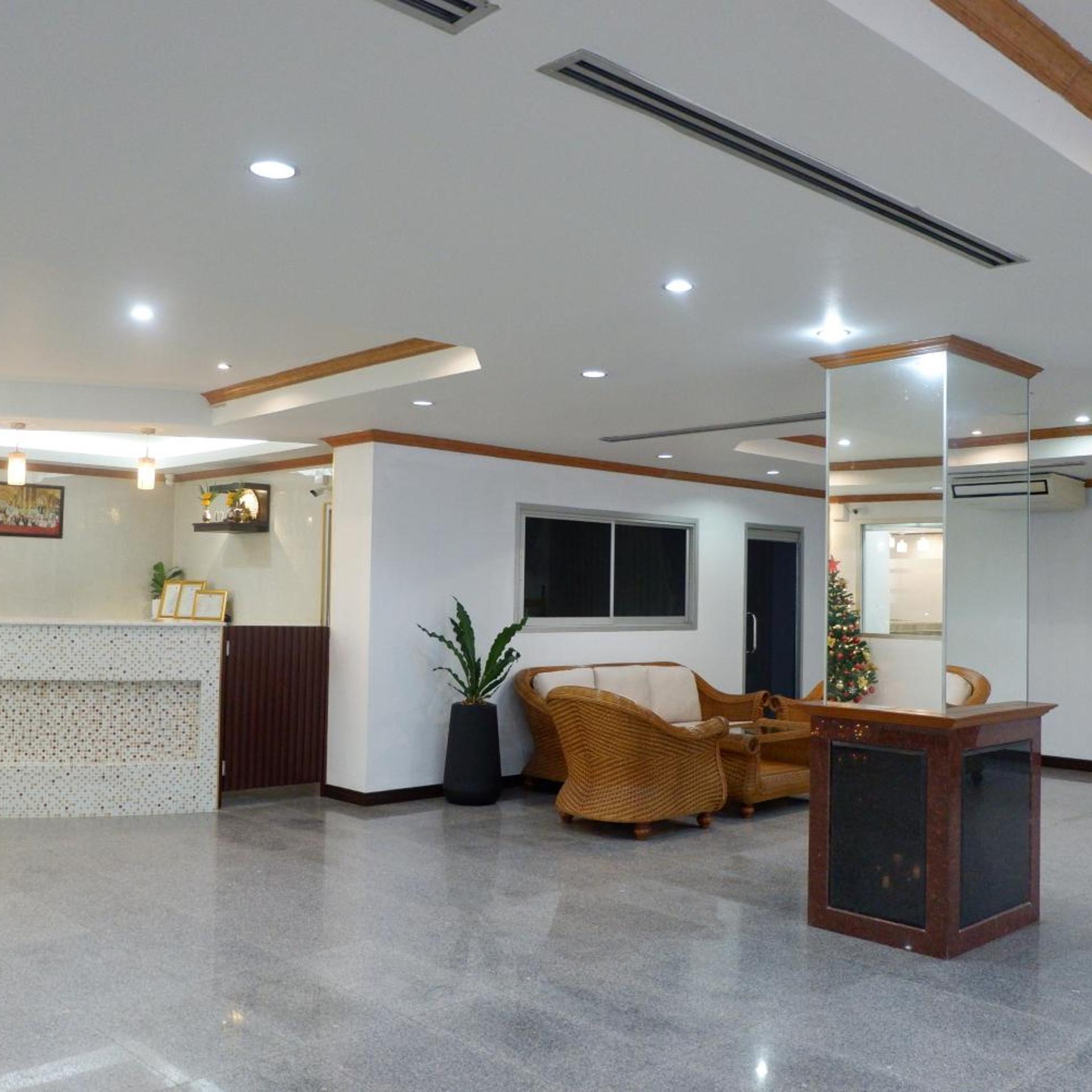 Auychai Grand Hotel 35/50