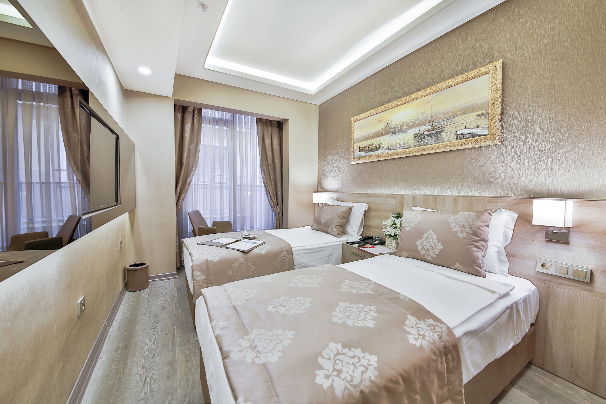 ROOM, SMALL