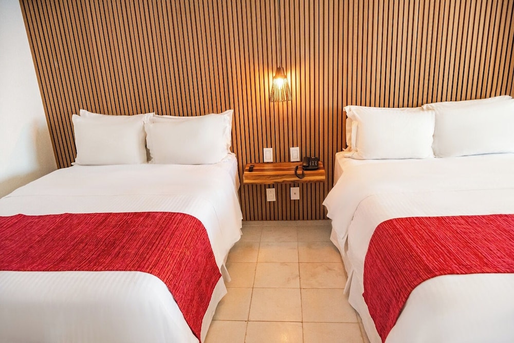 Hotel San Carlos Plaza, Beach & Convention Center 26/58