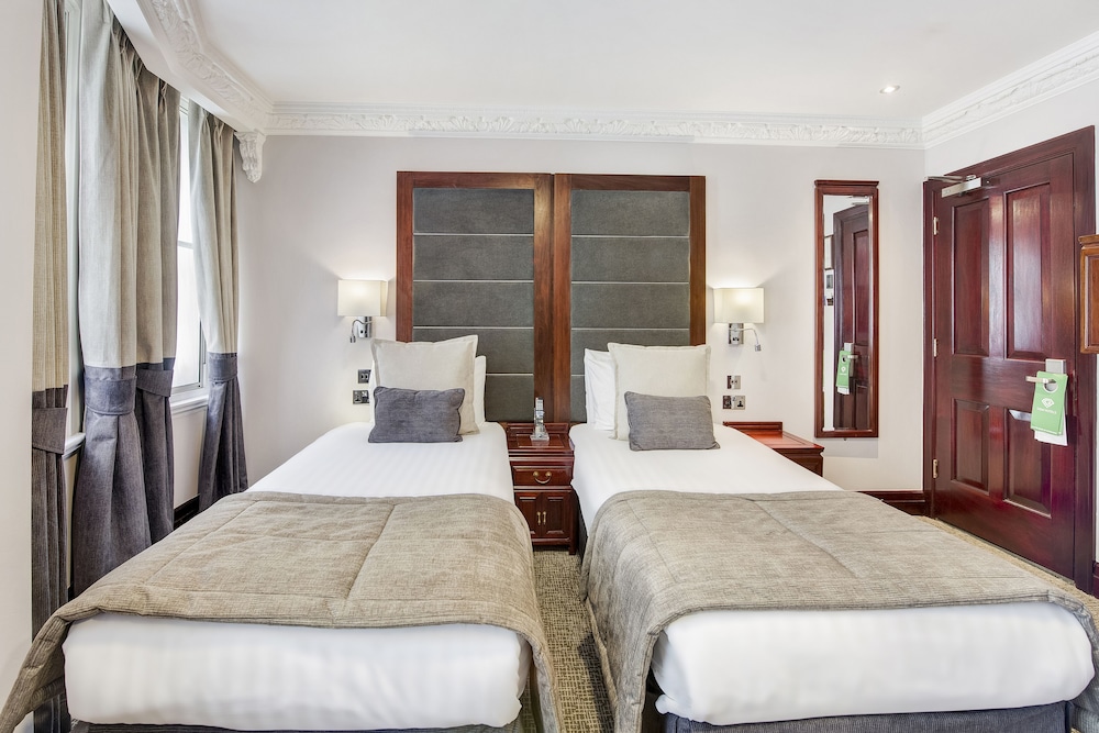 Room at Gem Fitzrovia Hotel, LONDON