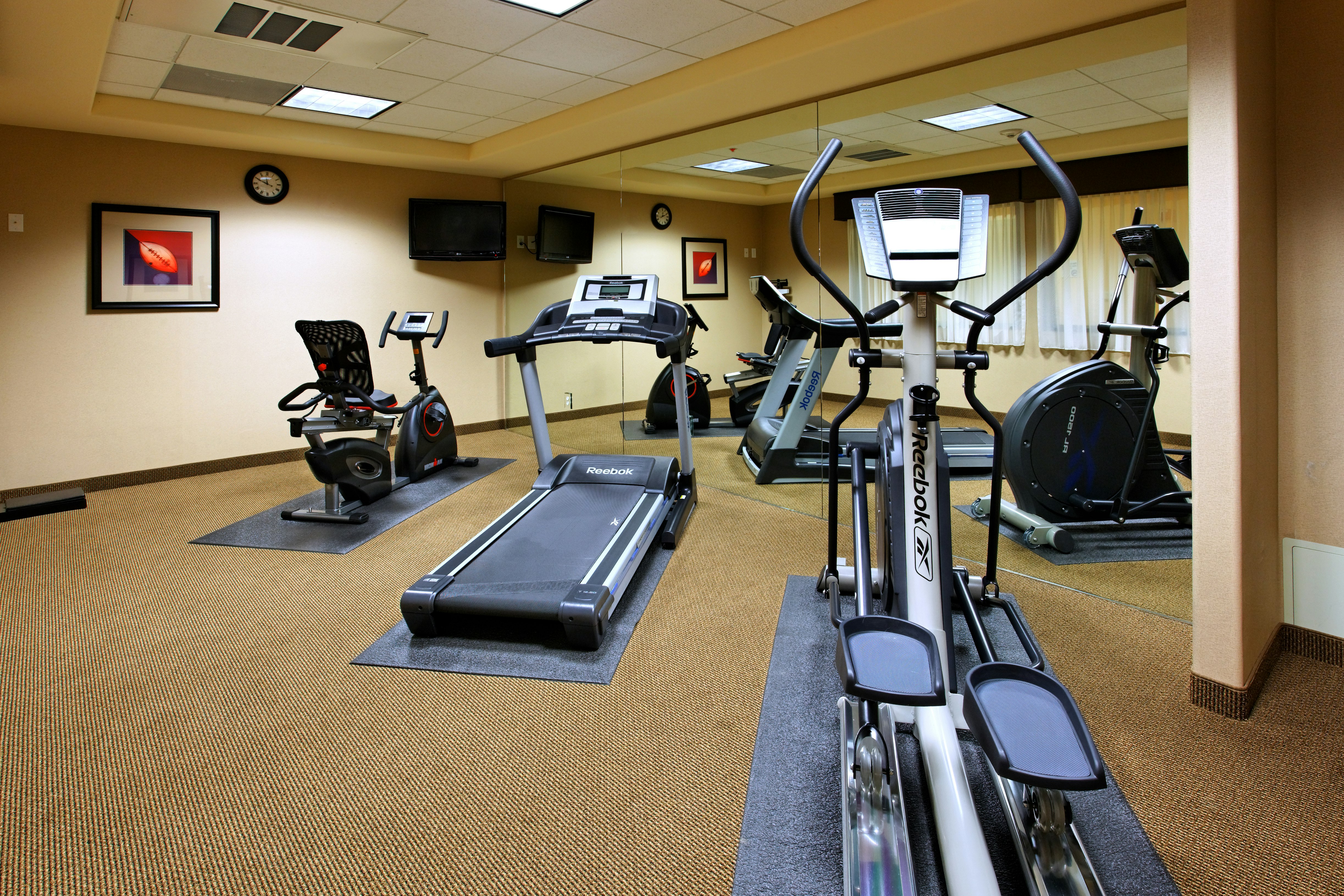 Holiday Inn Express Hotel and Suites Fresno Northwest-Herndon 25/42