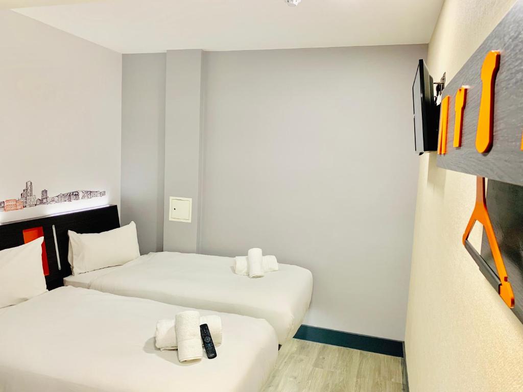 Inner, Twin Beds