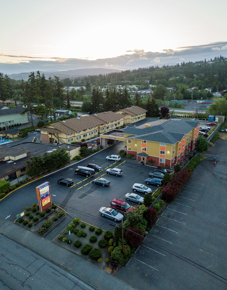Bay City Motor Inn 63/67