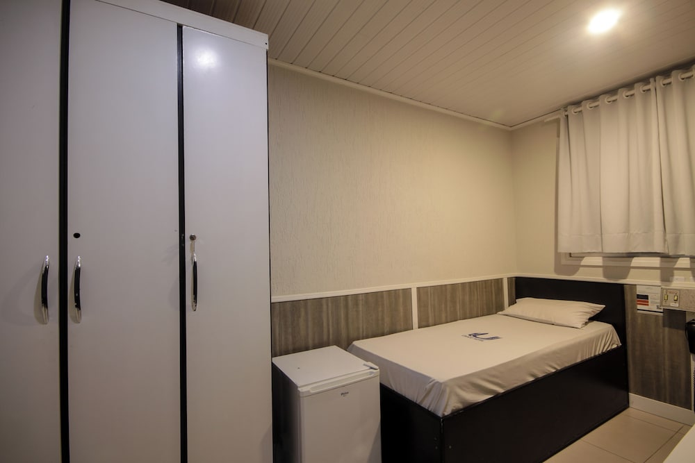 Calamares Hotel 28/49