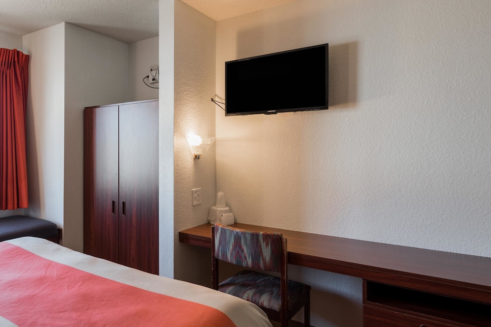 Motel6 Olathe, KS 30/49