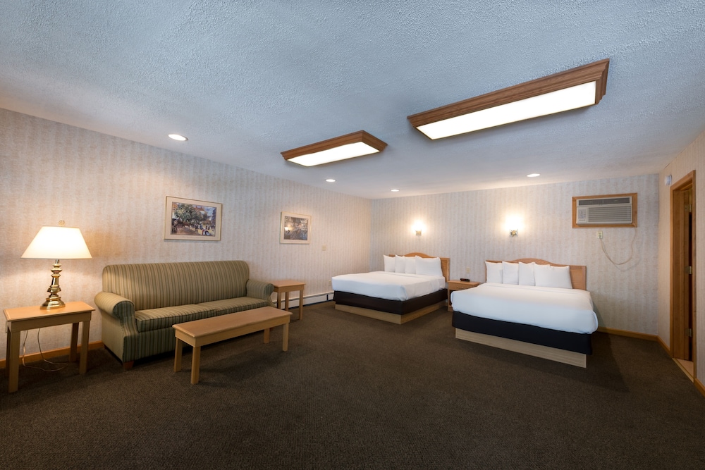 Adirondack Retreat Inn and Suites 25/36