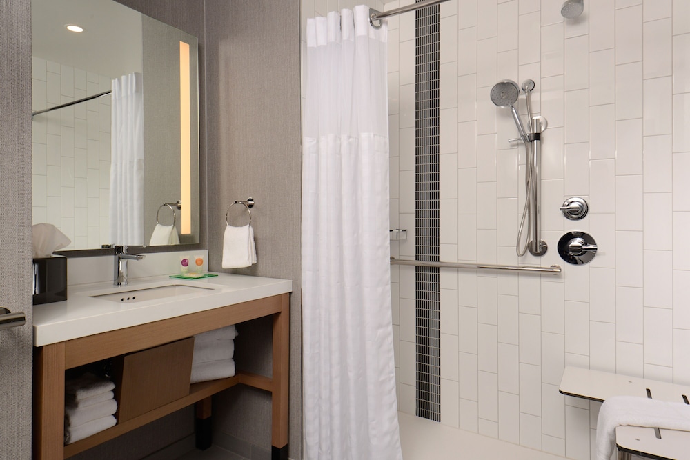 Hyatt Place Pena Station/Denver Airport 7/57