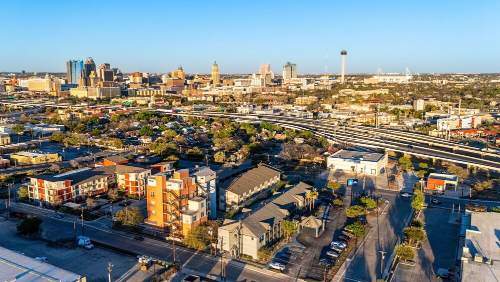 Baymont by Wyndham San Antonio Downtown 38/40