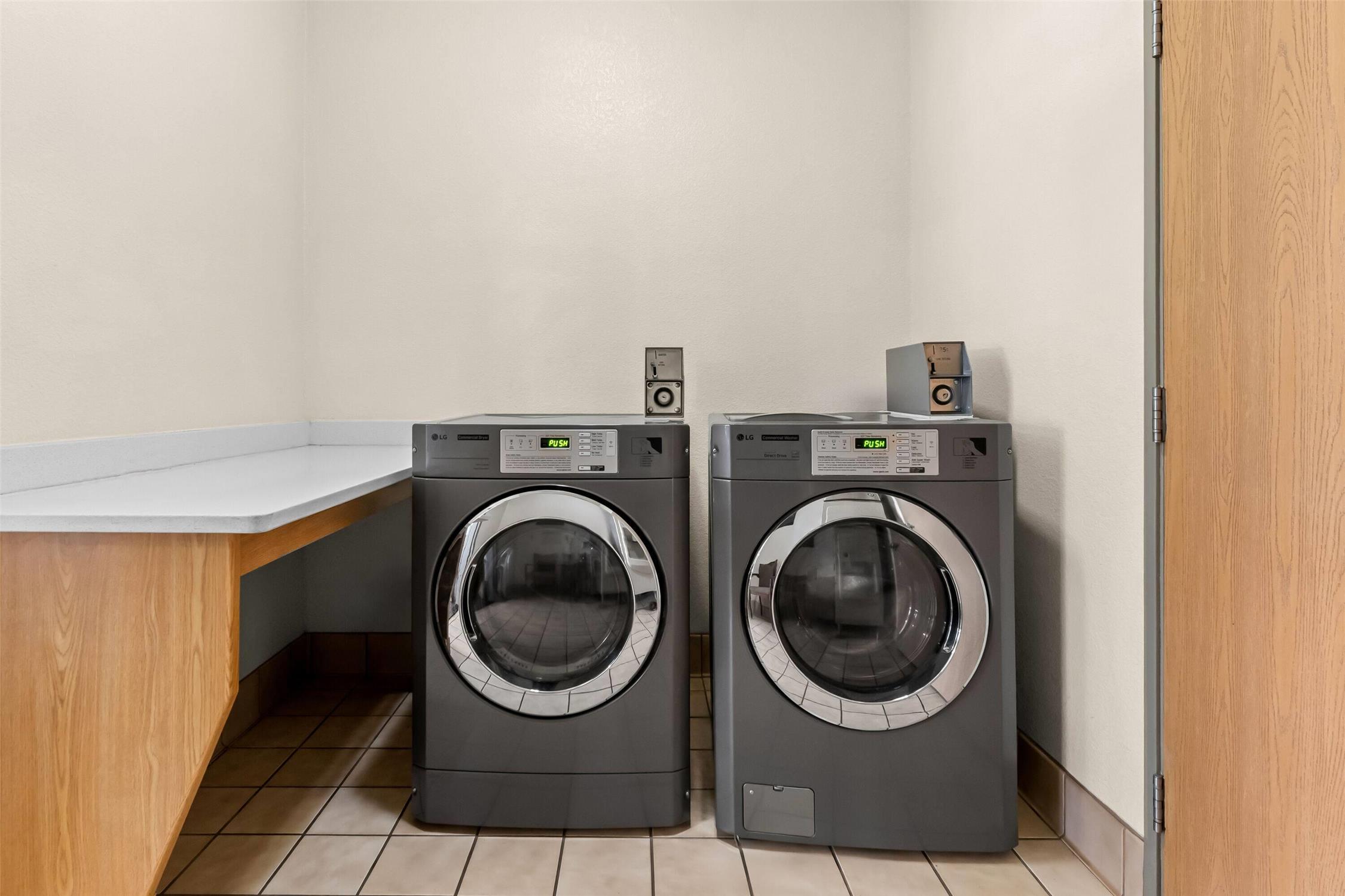 Days Inn & Suites By Wyndham Castle Rock 6/19