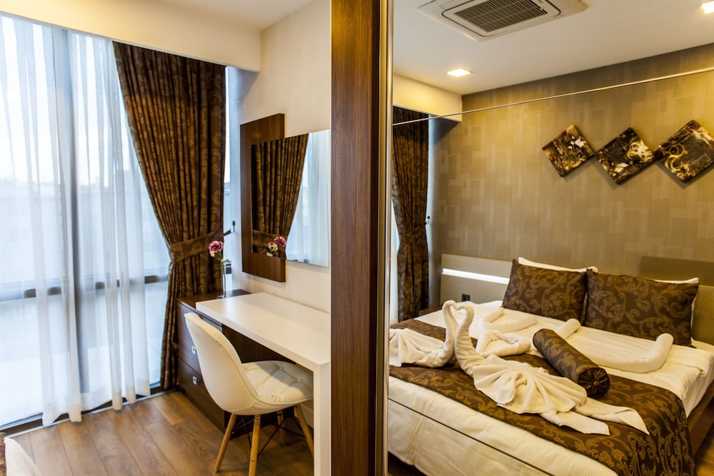 LIV SUIT HOTEL 8/58
