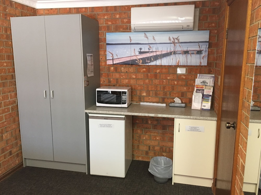 KADINA GATEWAY MOTOR INN 45/45