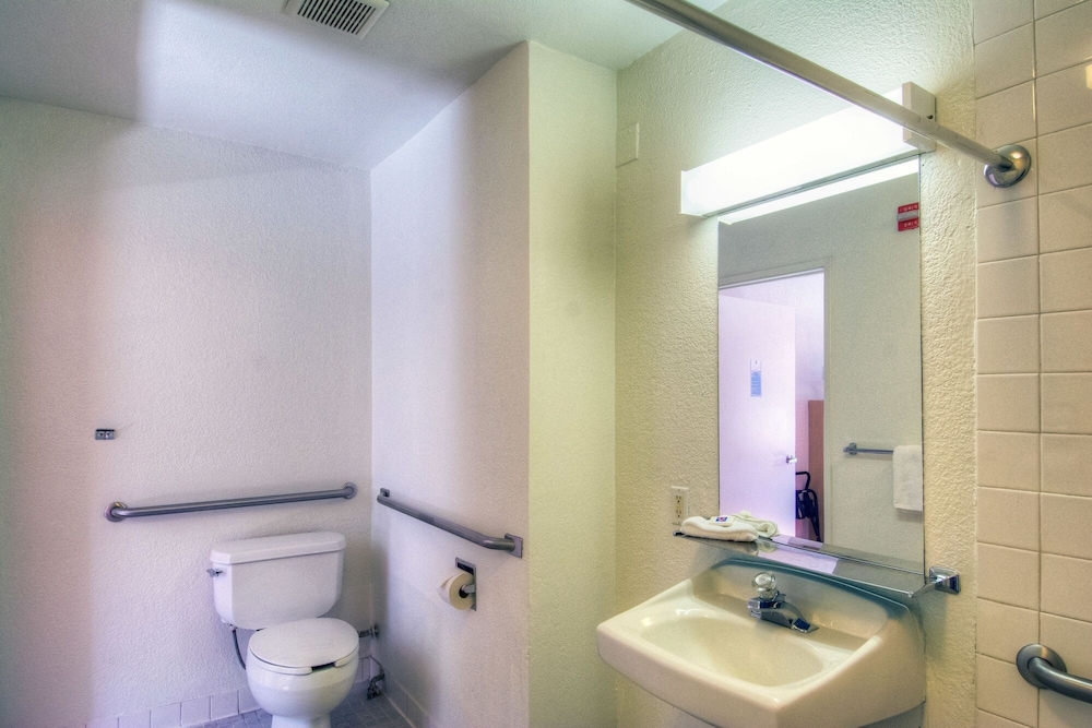 Motel6 Arcata, CA – Cal Poly Humboldt 60/60