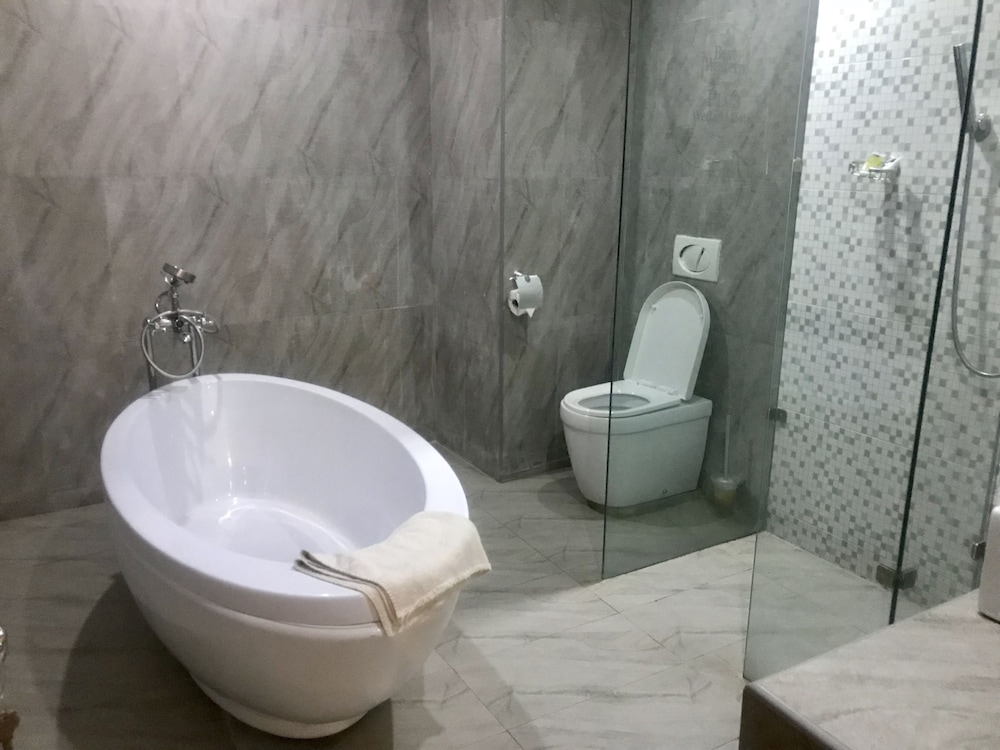 Warri Wetland Hotel 35/39