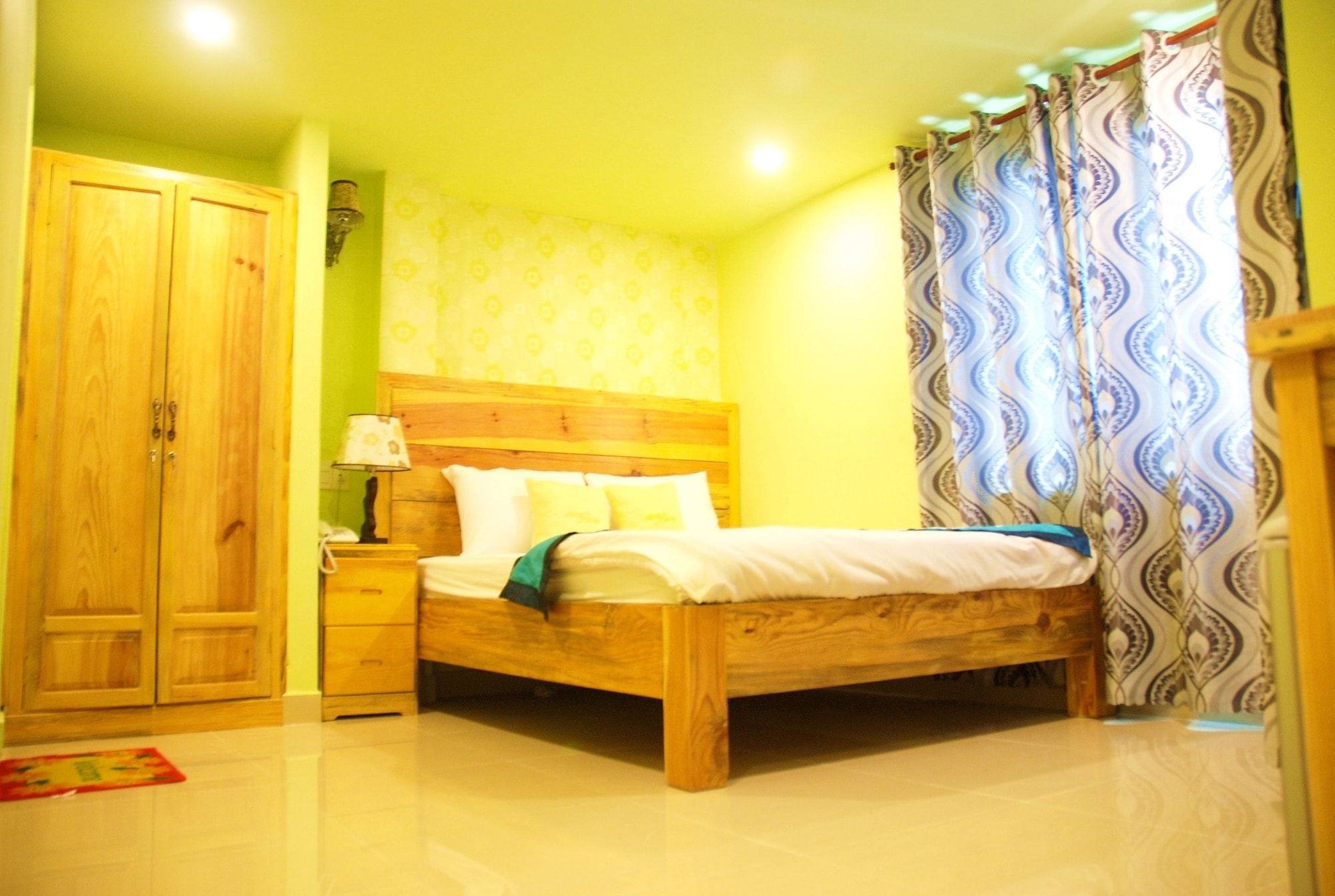 DELUXE, DOUBLE BED