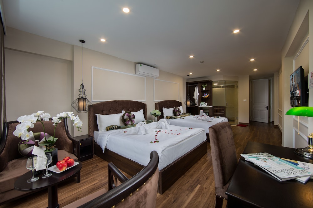 Splendid Pearlight Hotel 7/28