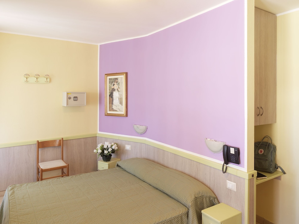 Hotel Arco Romana 8/20