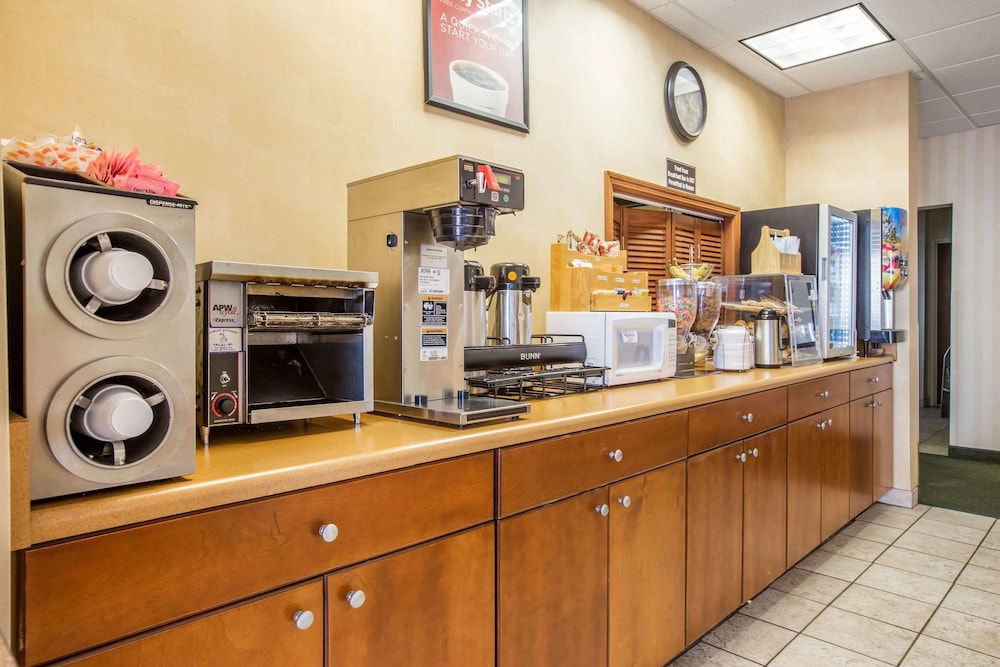Econo Lodge Valdosta Mall Area 27/33