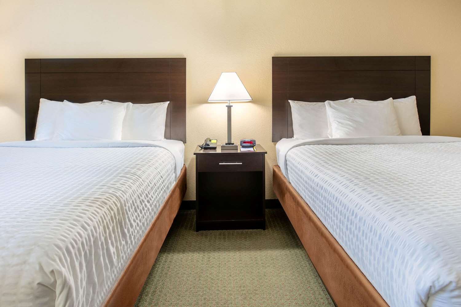 Days Inn And Suites By Wyndham Florence Jackson Area 24/50