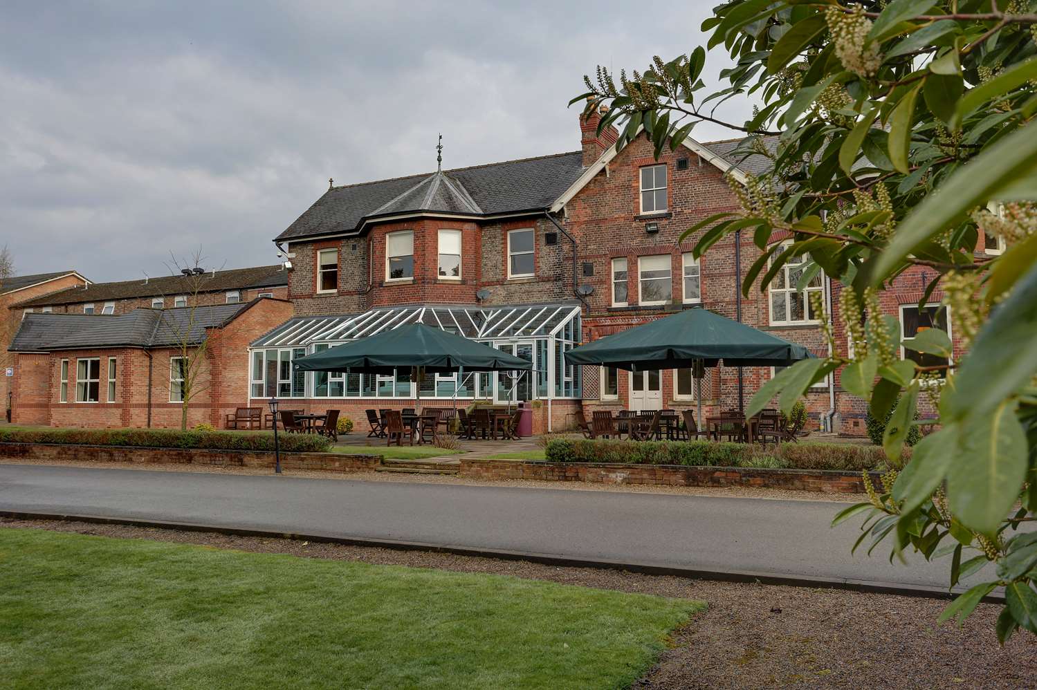 Burn Hall Hotel 4/52