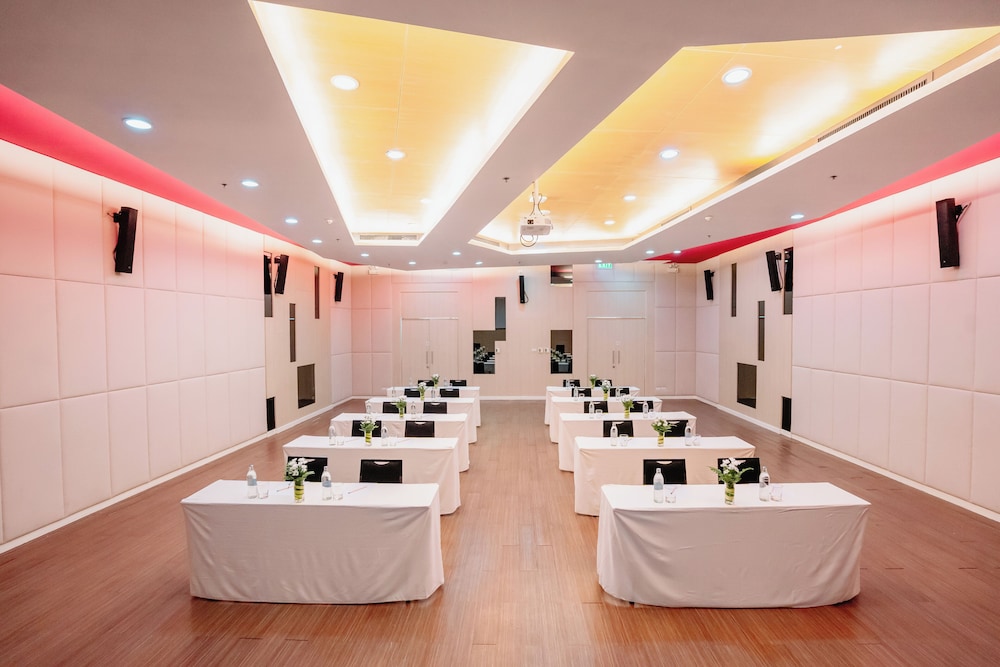 Sleep With Me Design Hotel at Patong 46/58